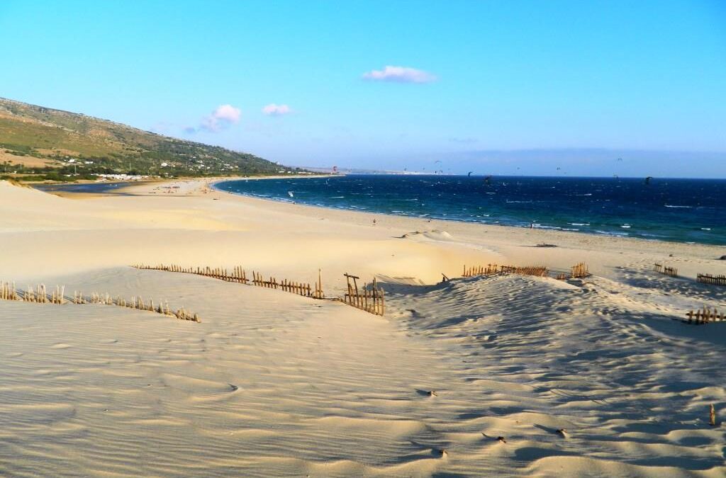 La prórroga de las concesiones de costas en España: el triunfo del interés privado sobre la protección del dominio público