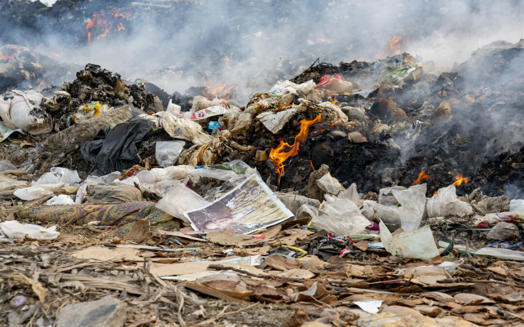 La combustione illecita di rifiuti e il reato di incendio: analisi comparativa tra art. 256 bis d.lgs. 152/2006 e art. 423 c.p.