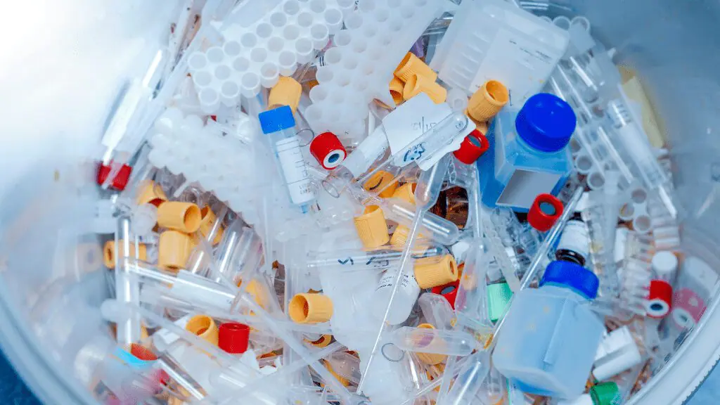 Crisi d’impresa e responsabilità penale ambientale: le esigenze di continuità del servizio giustificano la violazione delle prescrizioni autorizzative?